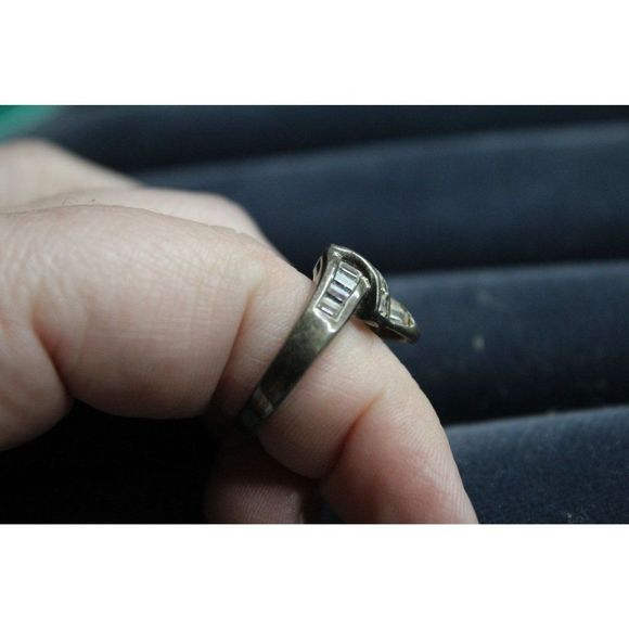 Clear Stone Silver Band Fashion Costume Ring Size 7 - Picture 7 of 7
